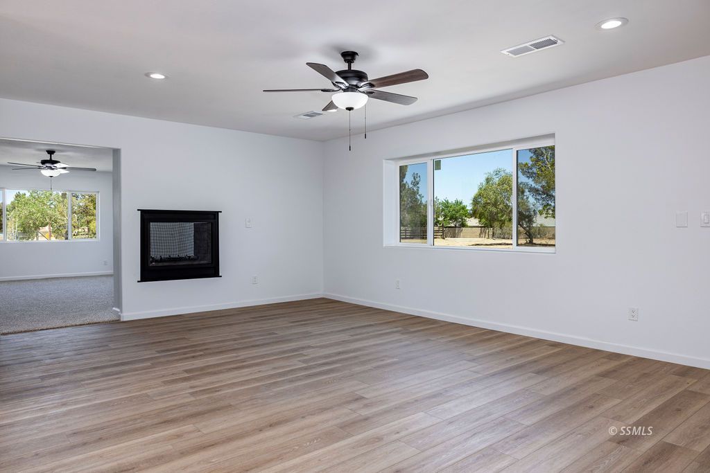 1135 North Mahan Street Ridgecrest, CA 93555 - Photo 8 of 46