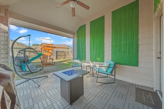 $305,000 | 2611 Winding Creek Way, Conroe, TX 77385