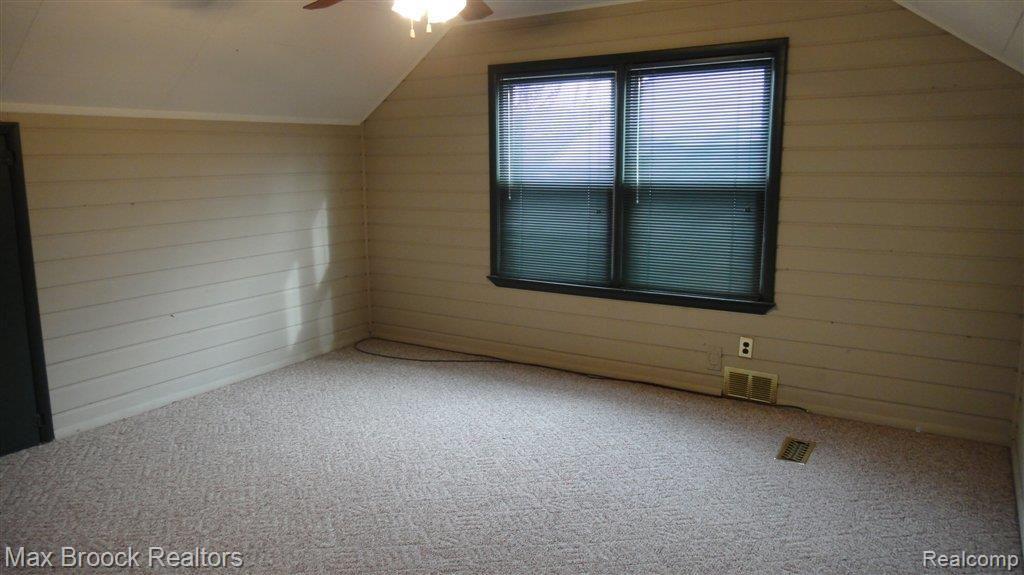 828 Cambridge Road Berkley, MI 48072 - Photo 8 of 15 Master bedroom