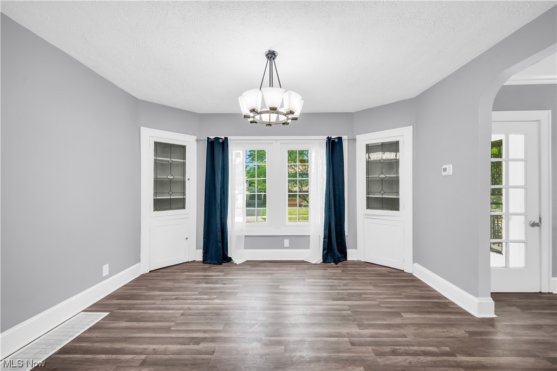 3394 Hartwood Road Cleveland, OH 44112 - Photo 6 of 32