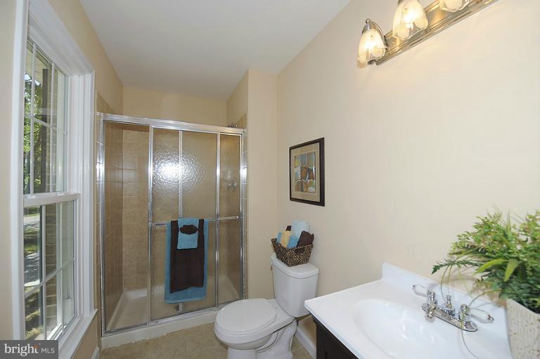 2408 Falling Creek Road Silver Spring, MD 20904 - Photo 11 of 28 Bath (Master)