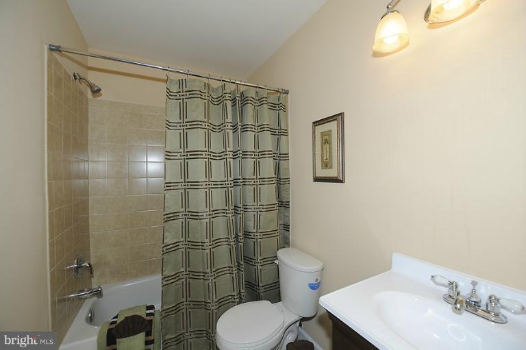 2408 Falling Creek Road Silver Spring, MD 20904 - Photo 17 of 28 Bath