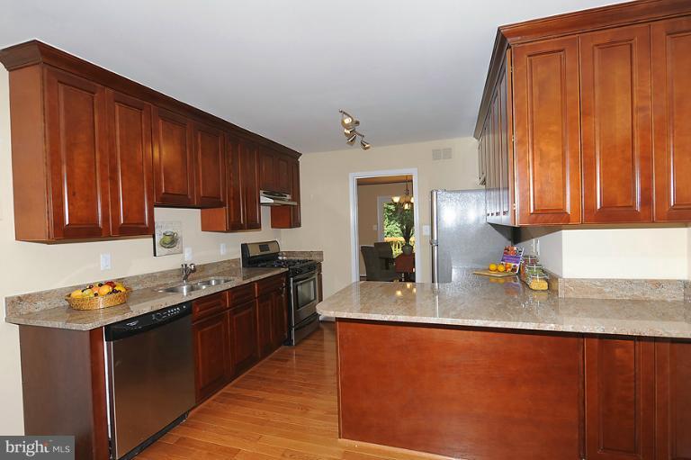 2408 Falling Creek Road Silver Spring, MD 20904 - Photo 3 of 28 Kitchen