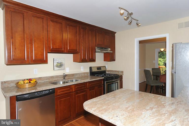 2408 Falling Creek Road Silver Spring, MD 20904 - Photo 8 of 28 Kitchen