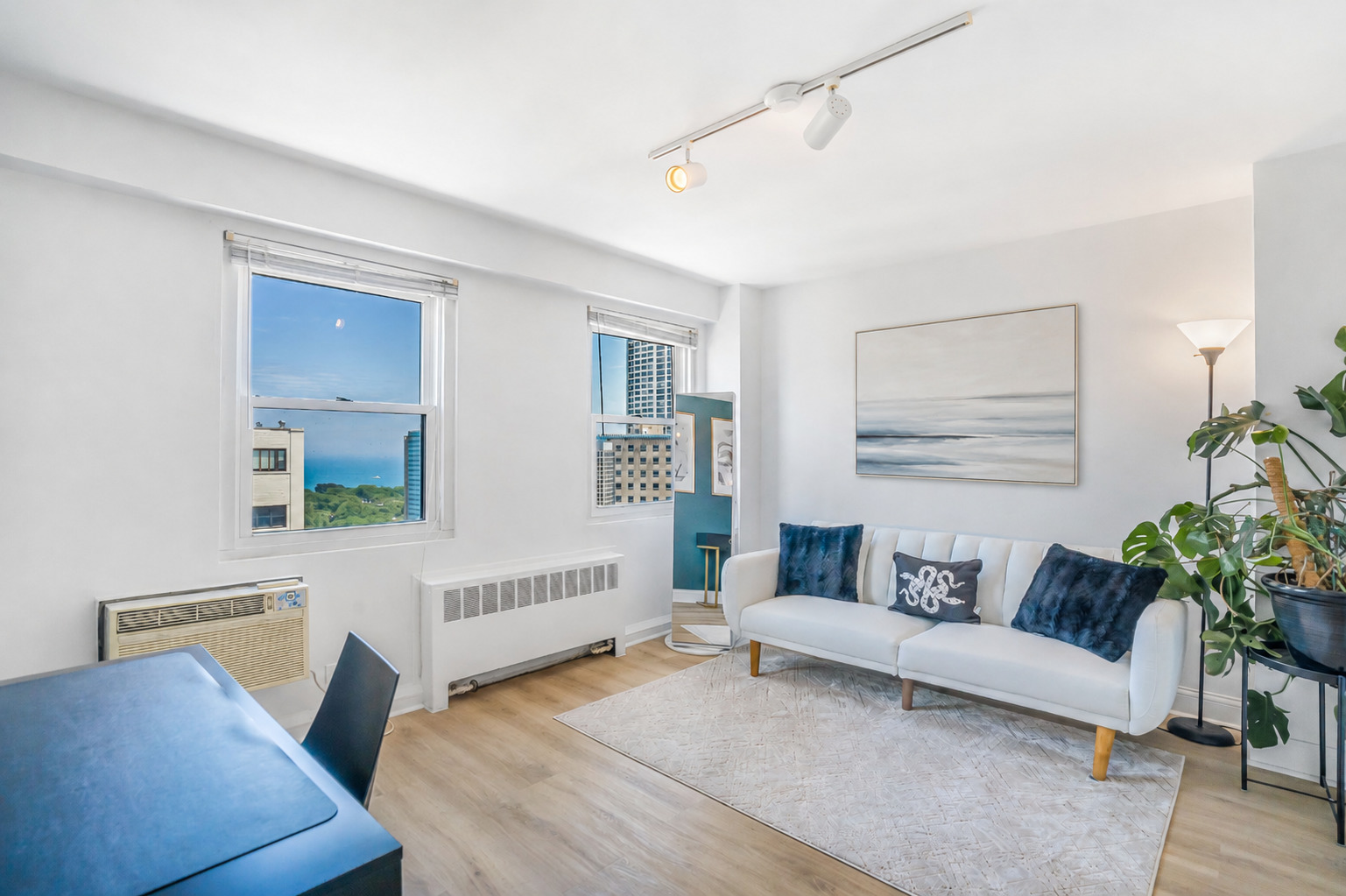 2909 North Sheridan Road, Unit 1702 Chicago, IL 60657 - Photo 10 of 16 Gallery Image 10