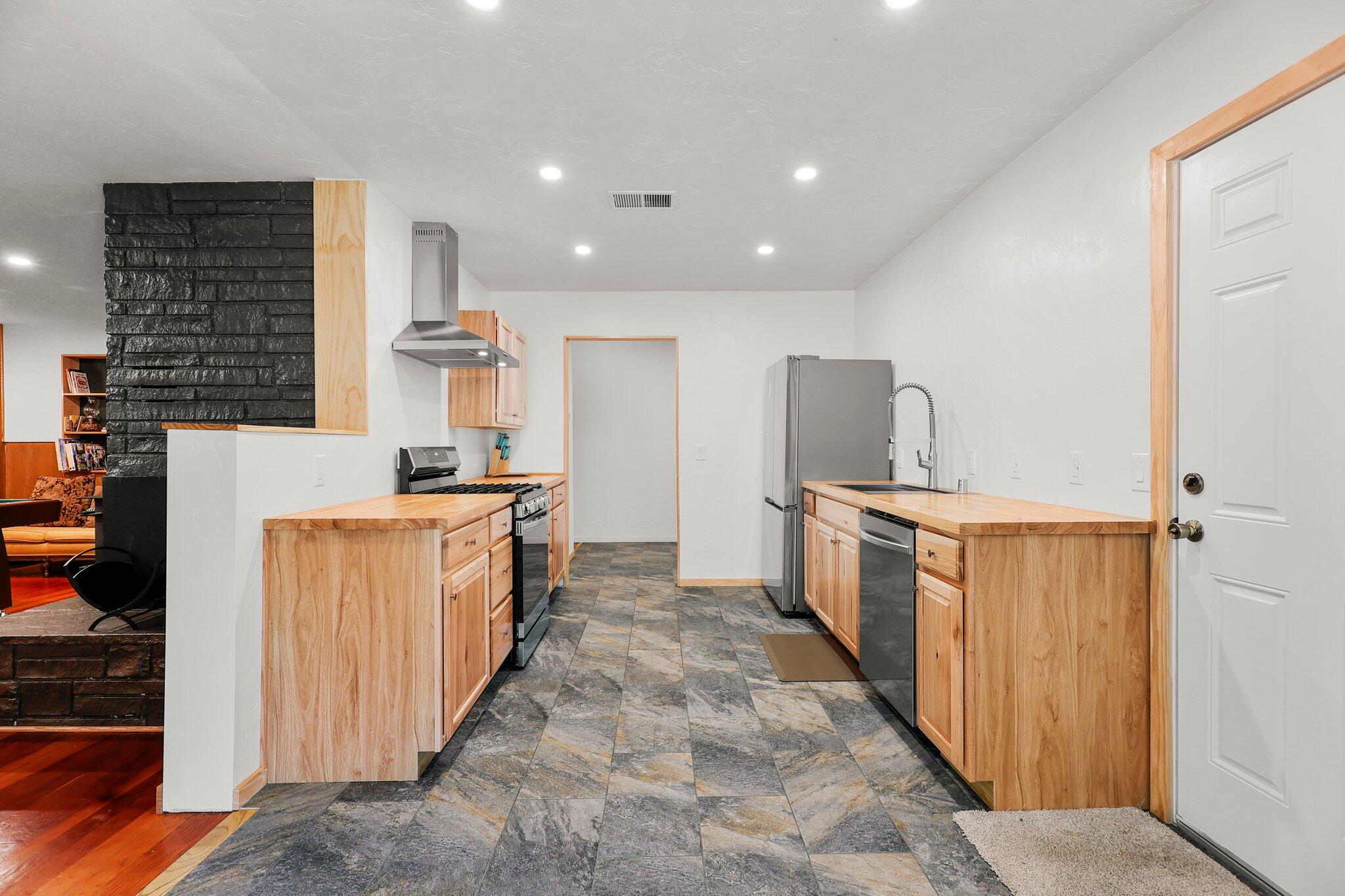 3371 Bardick Road Anderson, CA 96007 - Photo 9 of 34 9-web-or-mls-_K3A9146