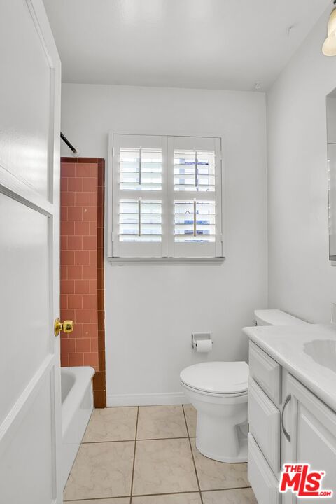 1316 South Castlegate Avenue Compton, CA 90221 - Photo 15 of 28 a bathroom with a sink a toilet and bathtub
