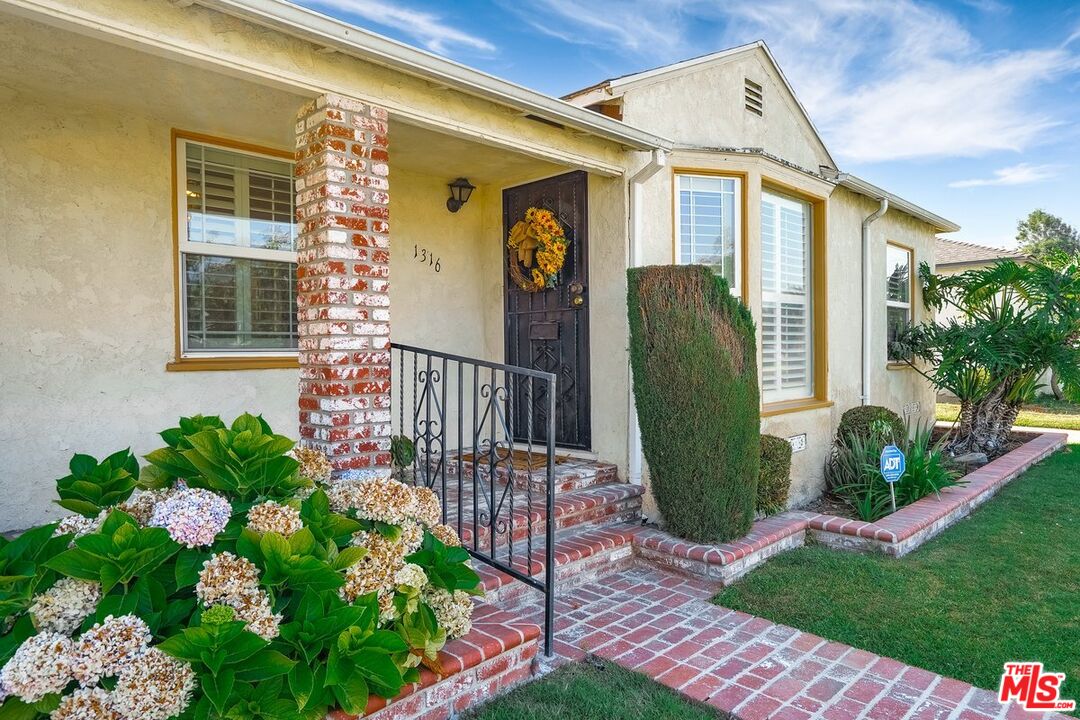 1316 South Castlegate Avenue Compton, CA 90221 - Photo 4 of 28 a view of a house with a garden