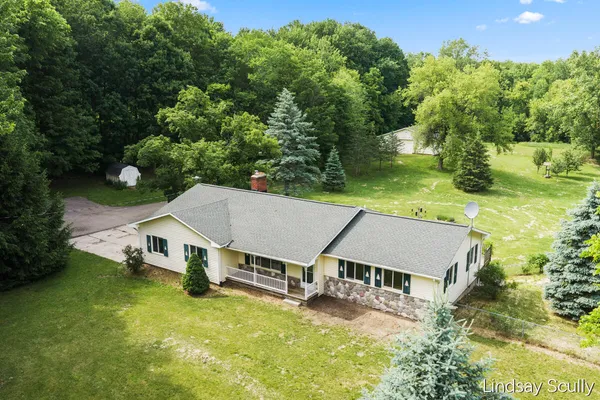 $789,900 | 1525 104th Street Southwest, Byron Center, MI 49315
