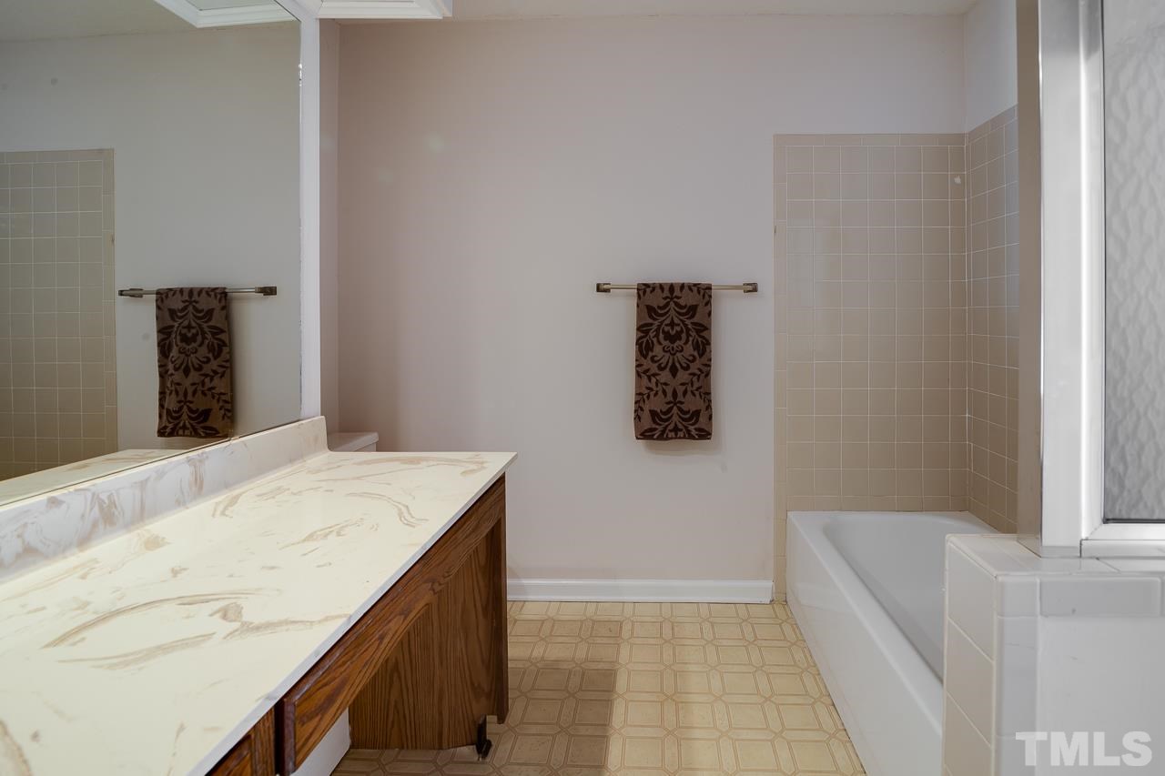 5429 Pine Top Circle Raleigh, NC 27612 - Photo 9 of 24 Gallery Image 9