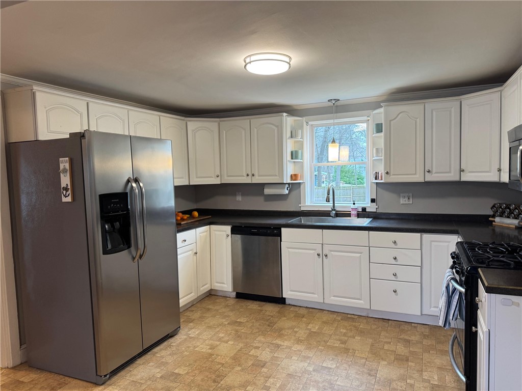516 Church Avenue Warwick, RI 02889 - Photo 3 of 41 Kitchen