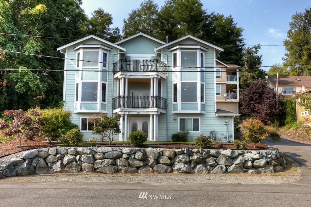 321 Lind Avenue Northwest Renton, WA 98057 - Photo 1 of 14