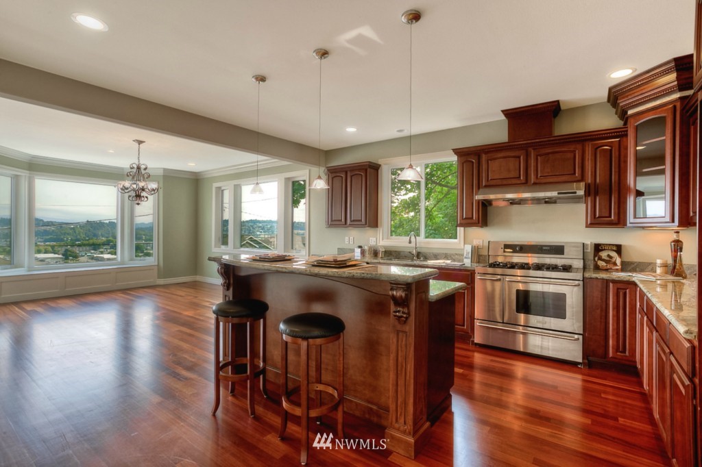 321 Lind Avenue Northwest Renton, WA 98057 - Photo 4 of 14