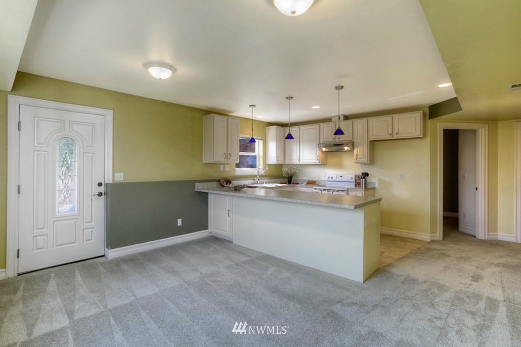 321 Lind Avenue Northwest Renton, WA 98057 - Photo 10 of 14