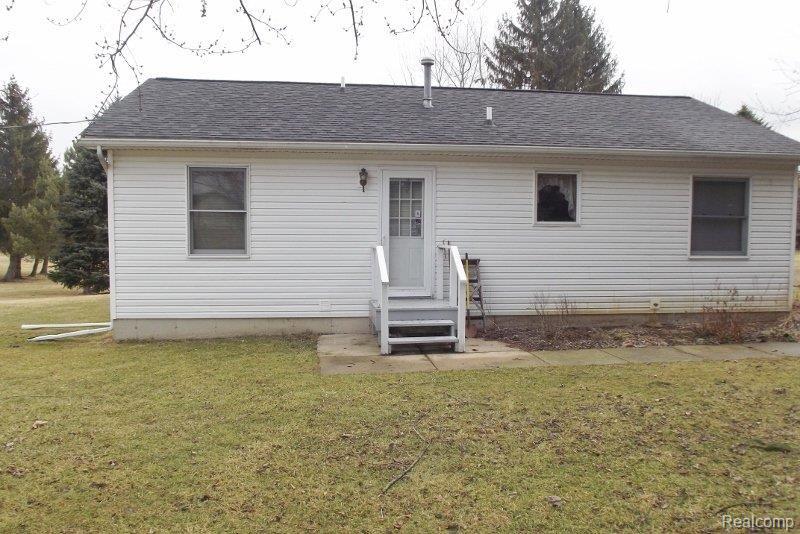 6051 North Fowlerville Road Fowlerville, MI 48836 - Photo 2 of 8 DSCF1882 (800x534).jpg