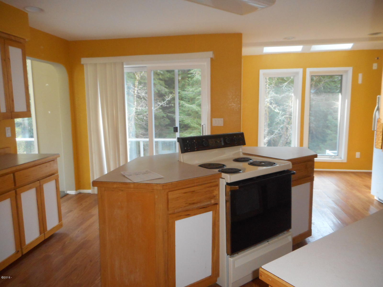 4306 South Schooner Creek Road Lincoln City, OR 97367 - Photo 5 of 22 Kitchen