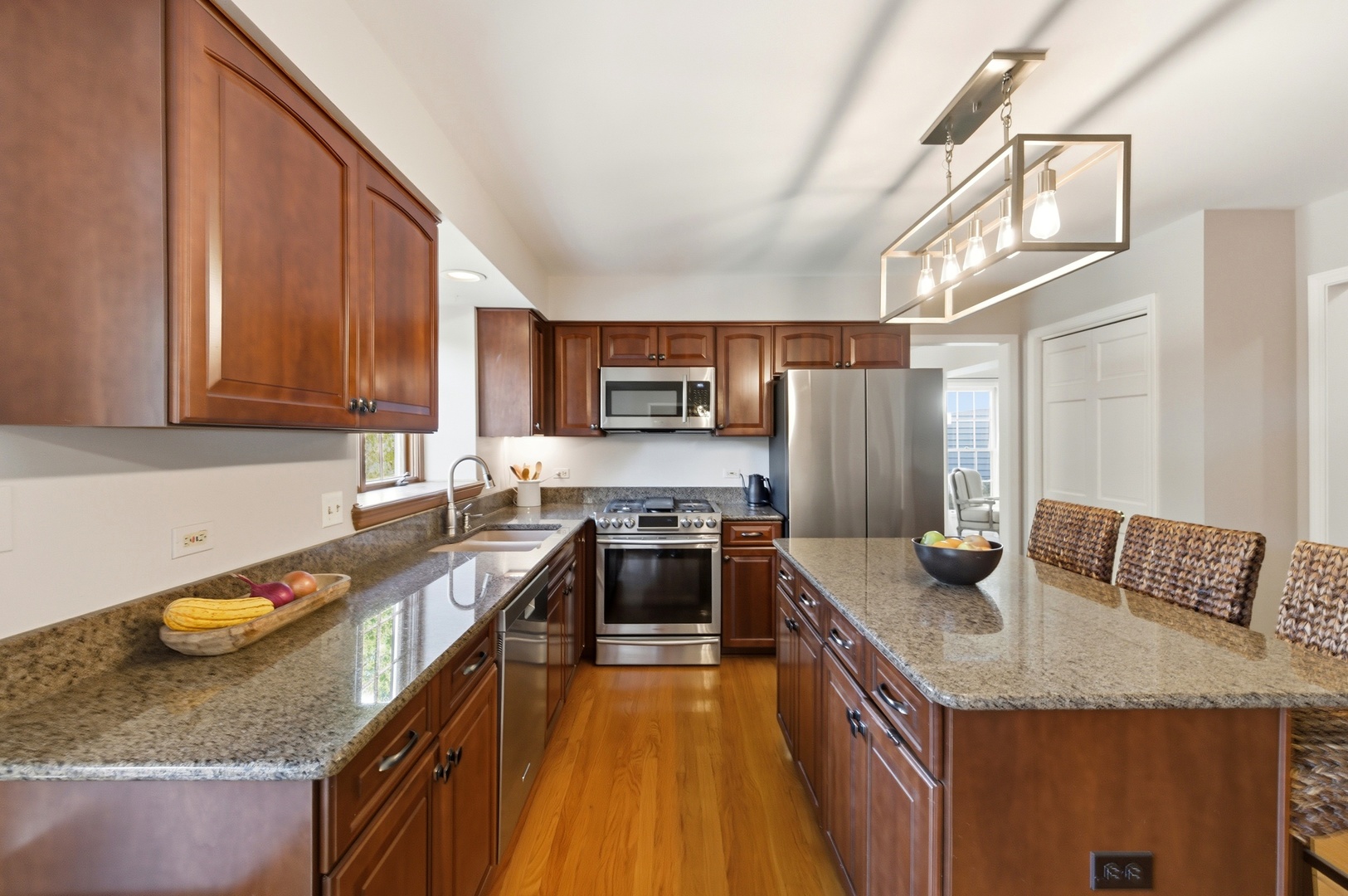 6812 Greene Road Woodridge, IL 60517 - Photo 13 of 62 Gallery Image 13