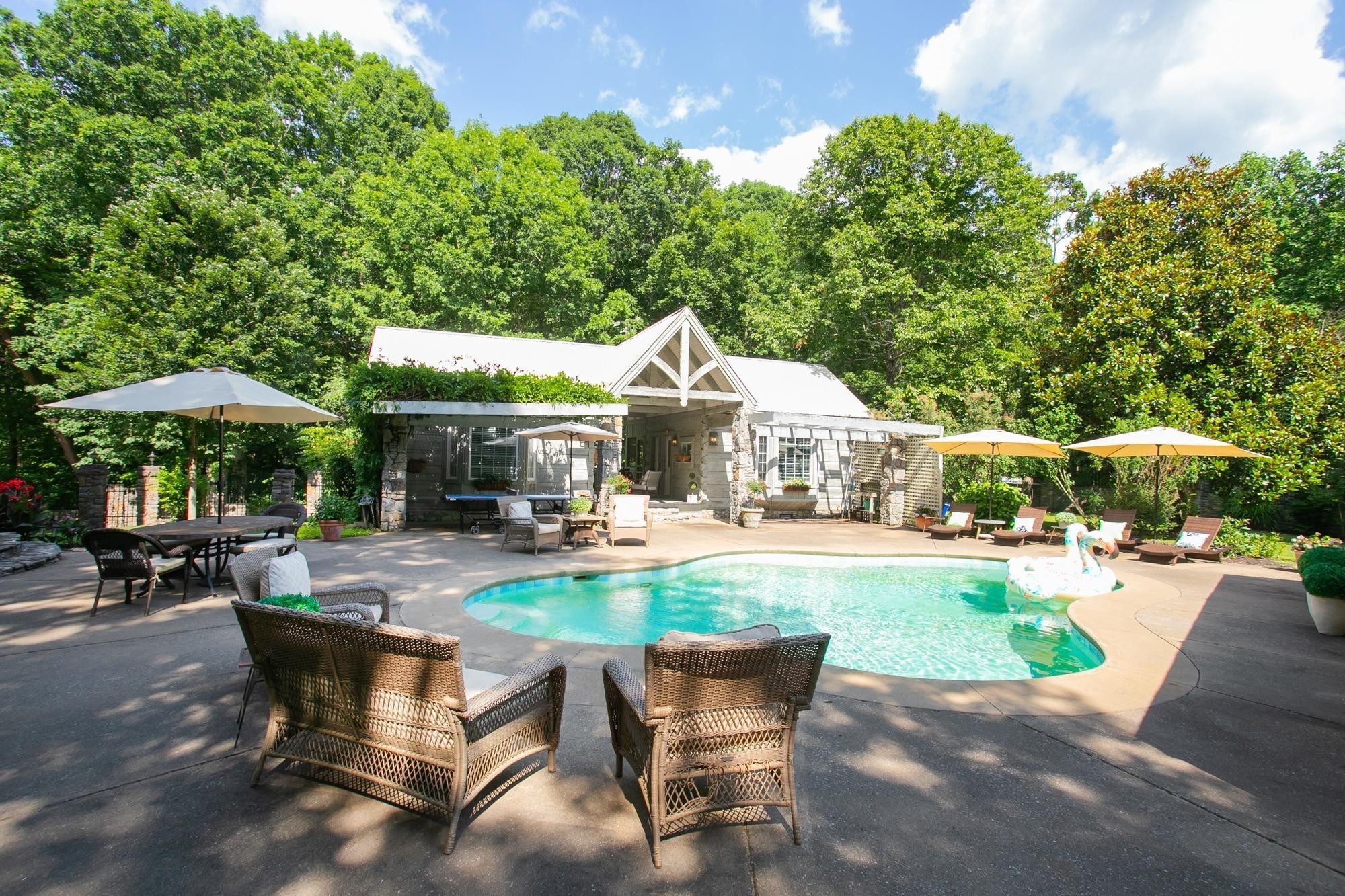 1105 Mt Pleasant Road Kingston Springs, TN 37082 - Photo 4 of 97 a patio with table and chairs under an umbrella