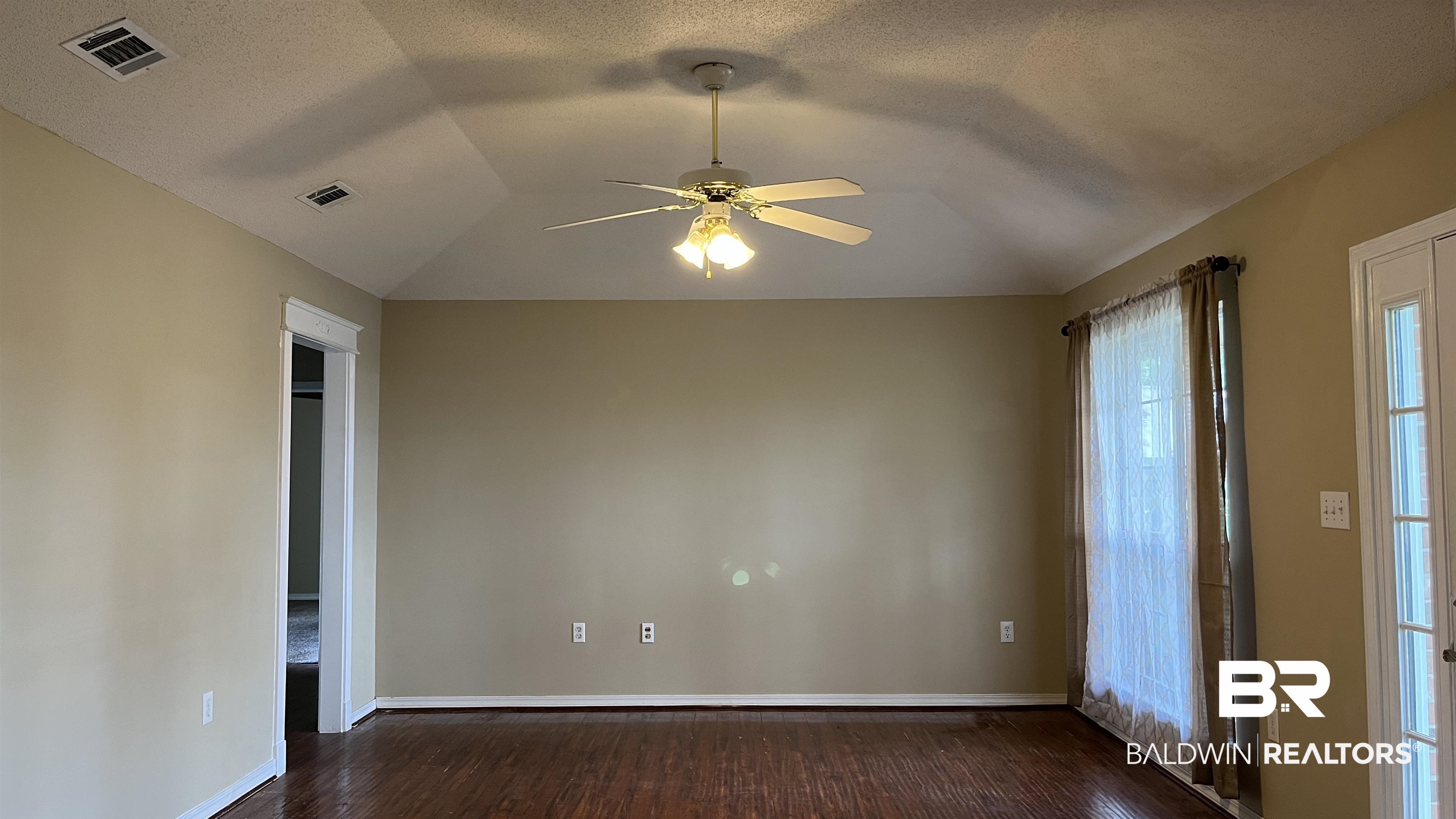 16364 Hunter Lane Foley, AL 36535 - Photo 3 of 20 Living Room