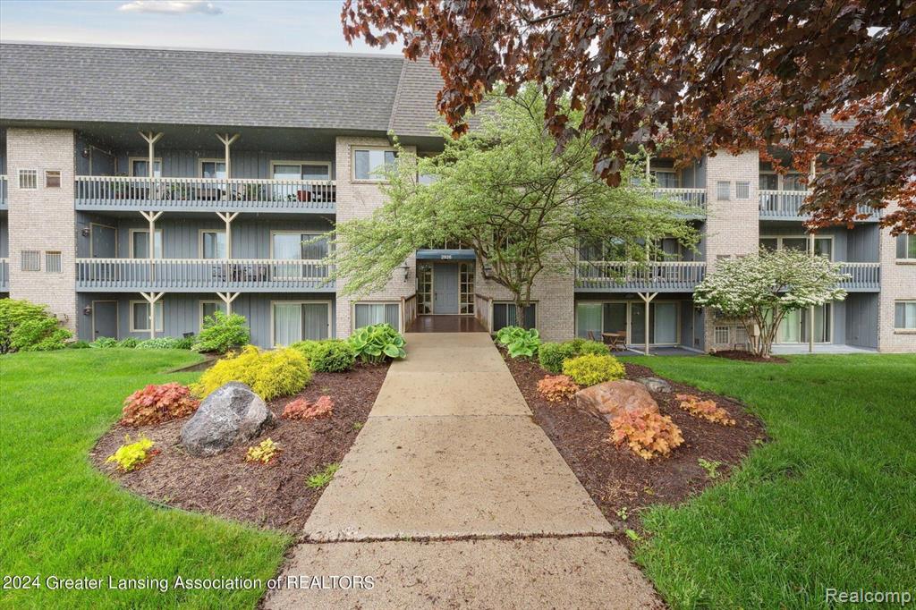 2926 Mt Hope Road Okemos, MI 48823 - Photo 2 of 33