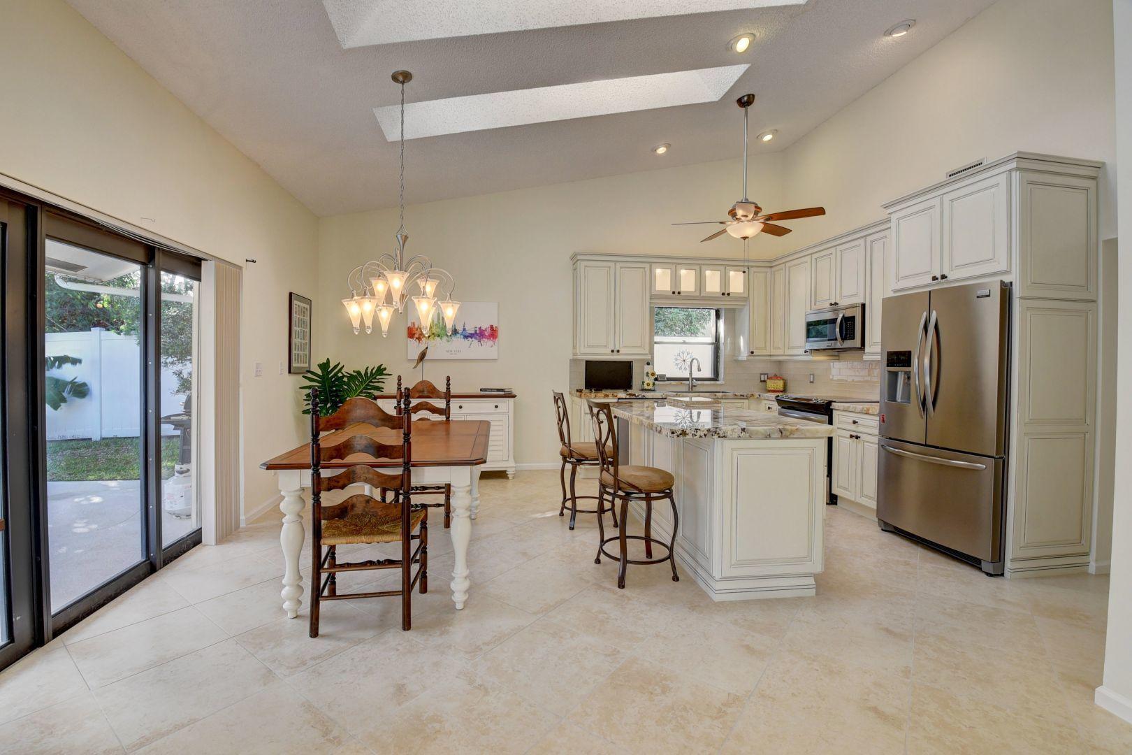 314 Sequoia Lane Boca Raton, FL 33487 - Photo 5 of 38 Kitchen