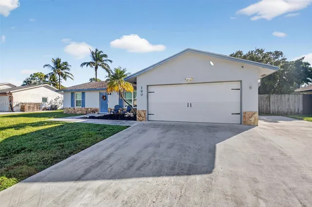 $530,000 | 190 Martin Circle, Royal Palm Beach, FL 33411