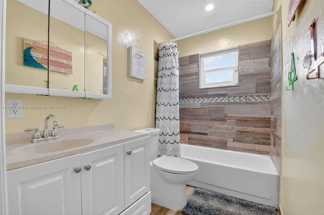 $530,000 | 190 Martin Circle, Royal Palm Beach, FL 33411