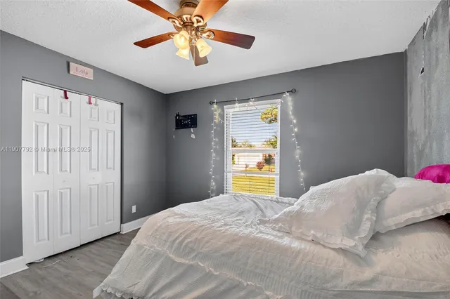 $530,000 | 190 Martin Circle, Royal Palm Beach, FL 33411