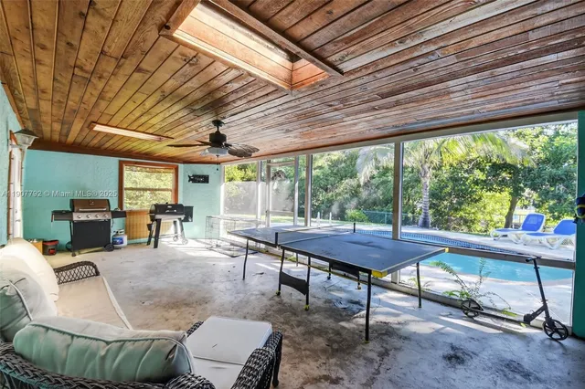 $530,000 | 190 Martin Circle, Royal Palm Beach, FL 33411