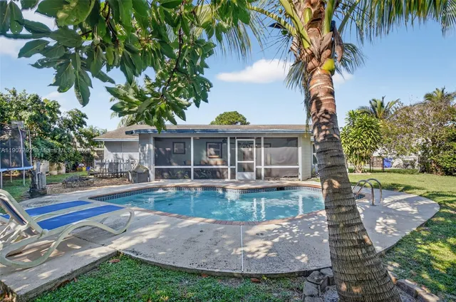 $530,000 | 190 Martin Circle, Royal Palm Beach, FL 33411