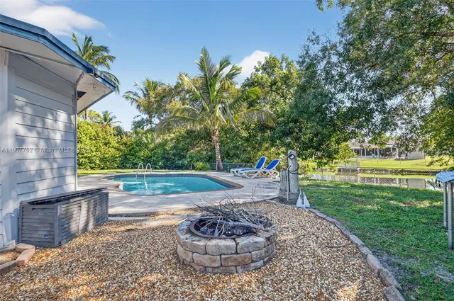 $530,000 | 190 Martin Circle, Royal Palm Beach, FL 33411