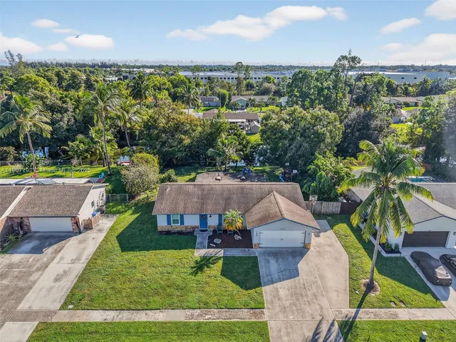 $530,000 | 190 Martin Circle, Royal Palm Beach, FL 33411