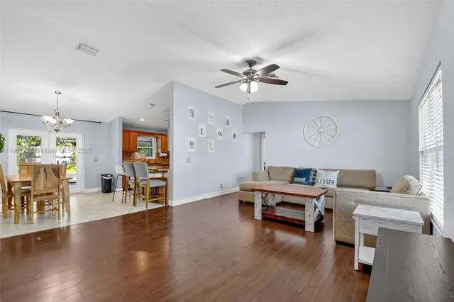 $530,000 | 190 Martin Circle, Royal Palm Beach, FL 33411