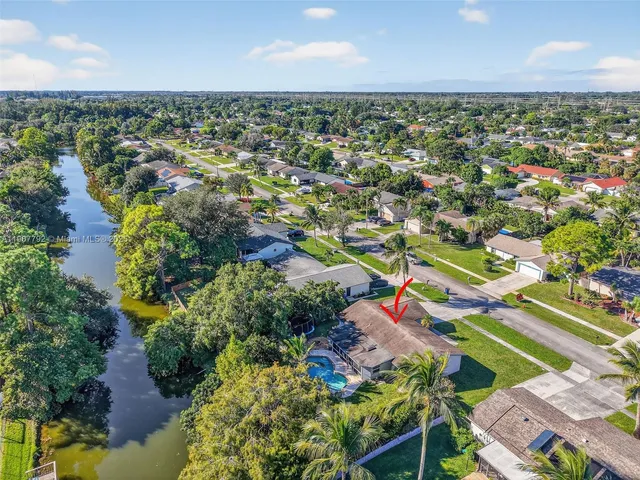$530,000 | 190 Martin Circle, Royal Palm Beach, FL 33411
