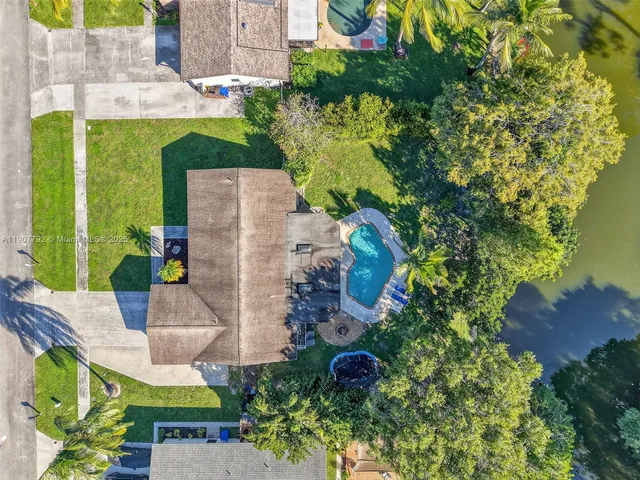 $530,000 | 190 Martin Circle, Royal Palm Beach, FL 33411