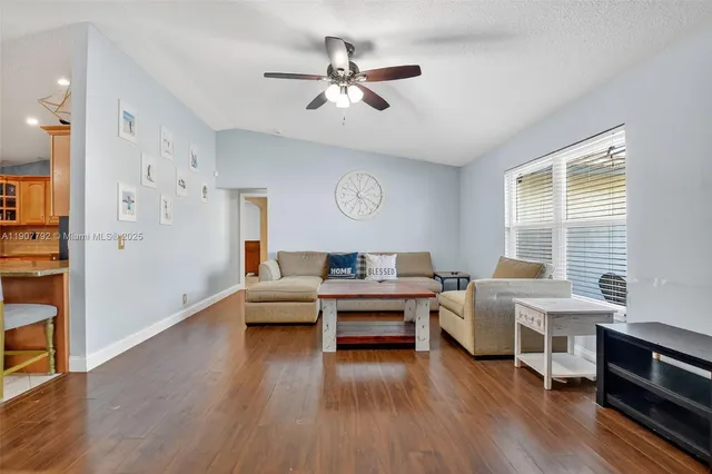 $530,000 | 190 Martin Circle, Royal Palm Beach, FL 33411