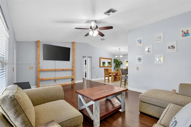 $530,000 | 190 Martin Circle, Royal Palm Beach, FL 33411