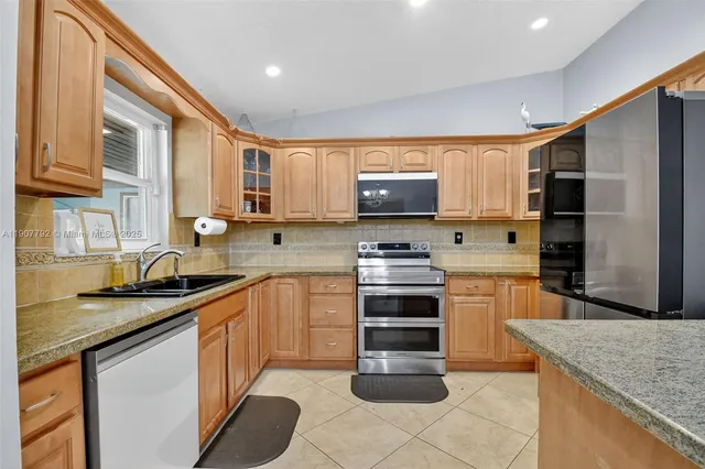 $530,000 | 190 Martin Circle, Royal Palm Beach, FL 33411