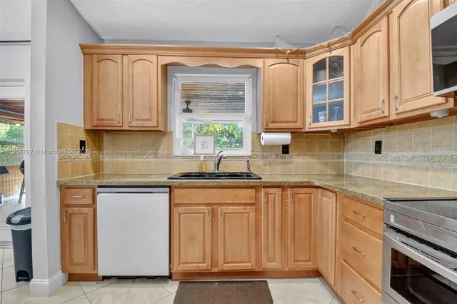 $530,000 | 190 Martin Circle, Royal Palm Beach, FL 33411