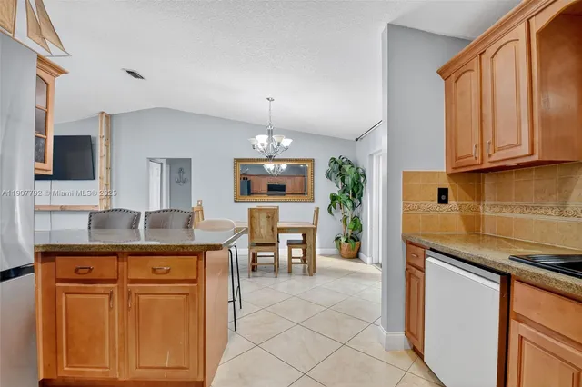 $530,000 | 190 Martin Circle, Royal Palm Beach, FL 33411