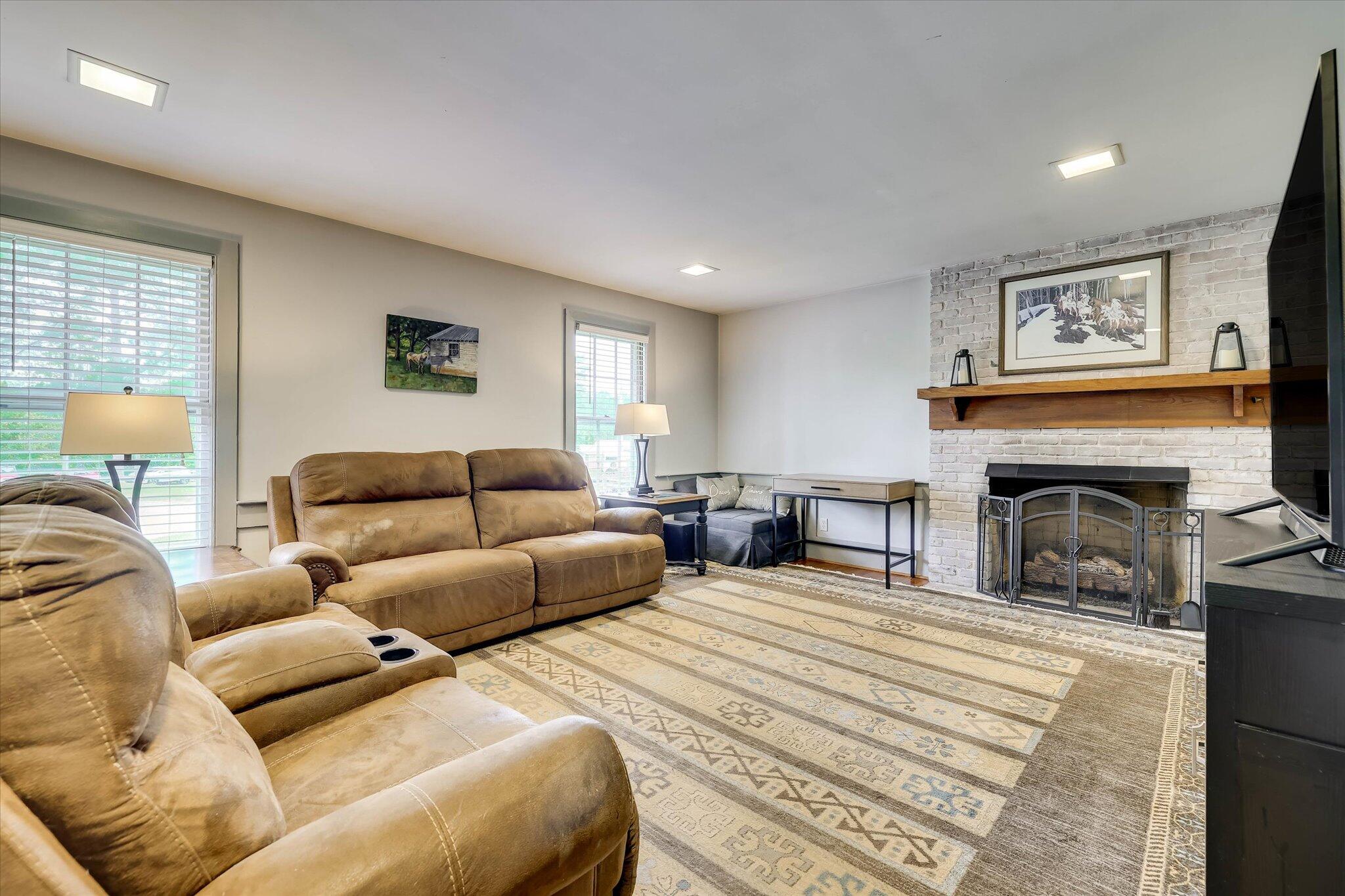 711 Augusta St Extension McCormick, SC 29835 - Photo 19 of 78 family room