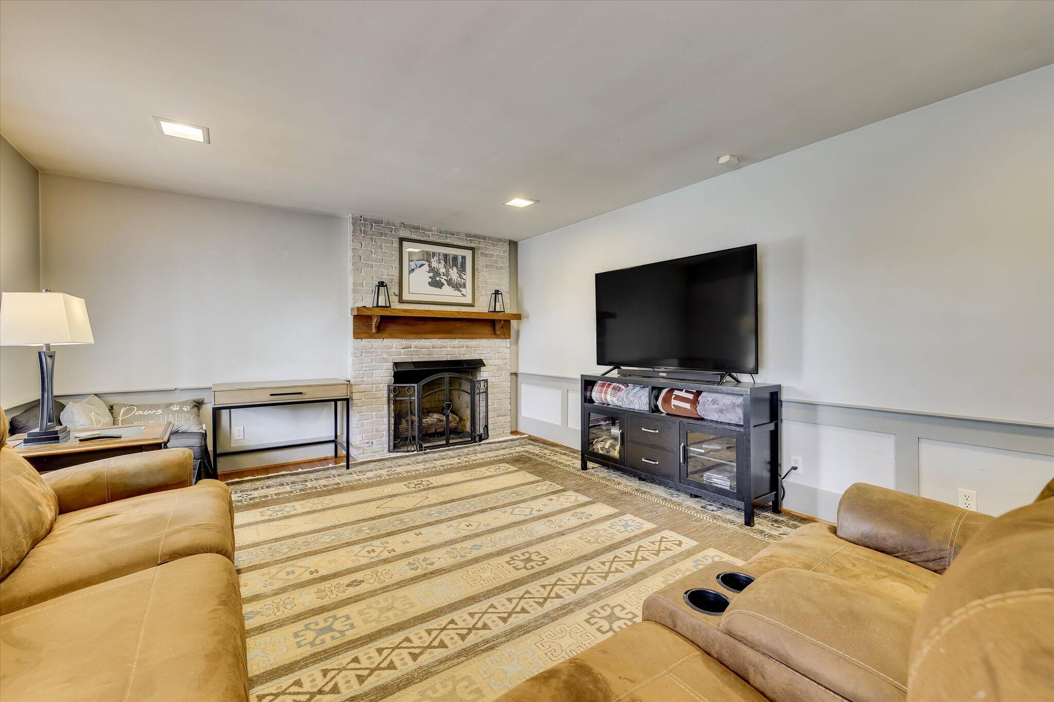 711 Augusta St Extension McCormick, SC 29835 - Photo 20 of 78 family room