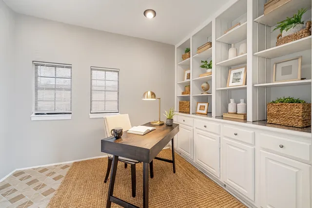 $2,500 | 2712 West Holcombe Boulevard, West University Place, TX 77005