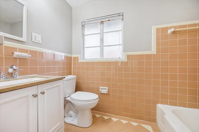 $2,500 | 2712 West Holcombe Boulevard, West University Place, TX 77005