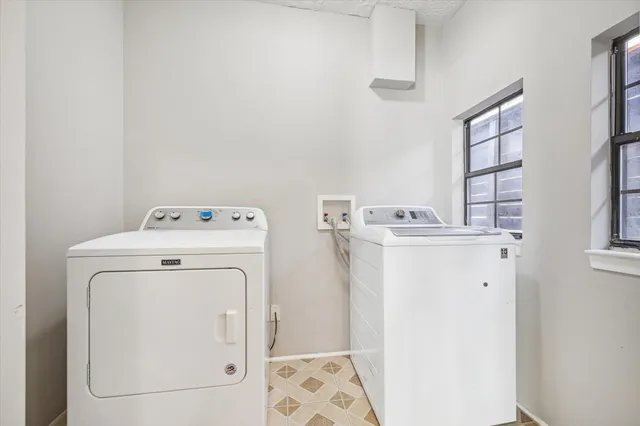 $2,500 | 2712 West Holcombe Boulevard, West University Place, TX 77005