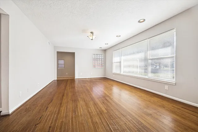 $2,500 | 2712 West Holcombe Boulevard, West University Place, TX 77005