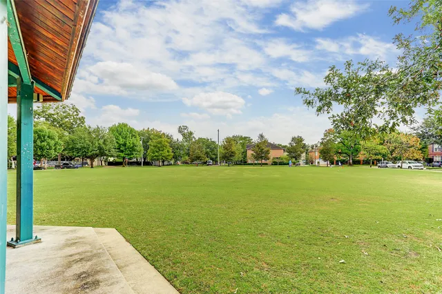 $2,500 | 2712 West Holcombe Boulevard, West University Place, TX 77005