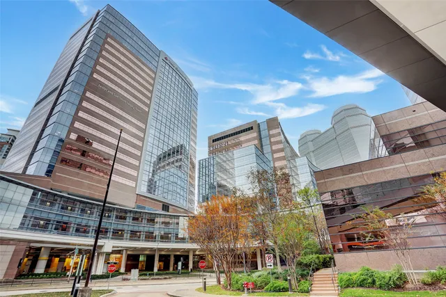 $2,500 | 2712 West Holcombe Boulevard, West University Place, TX 77005