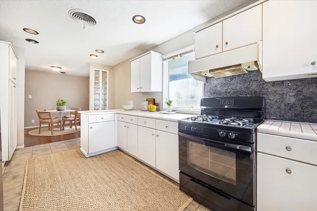 $2,500 | 2712 West Holcombe Boulevard, West University Place, TX 77005