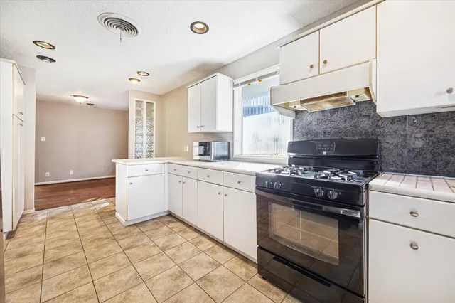 $2,500 | 2712 West Holcombe Boulevard, West University Place, TX 77005